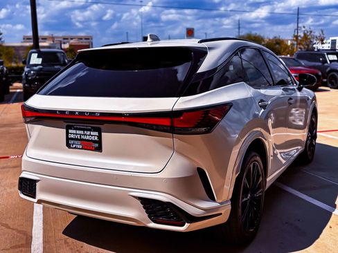 Used 2024 Lexus RX 500h F Sport image 9