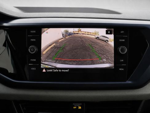 Used 2022 Volkswagen Taos SE w/ Panoramic Sunroof Package FWD image 36