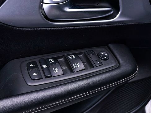 Used 2022 Chrysler Pacifica Touring-L w/ S Appearance Package FWD image 17