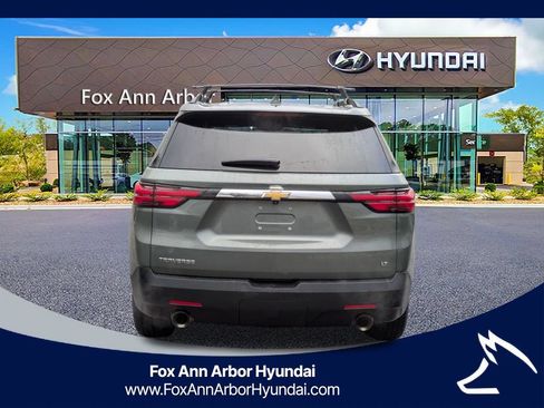 Used 2023 Chevrolet Traverse LT FWD image 4