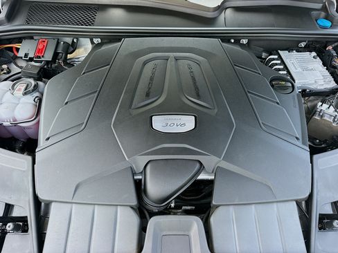 Used 2023 Porsche Cayenne Platinum Edition AWD/4WD image 25