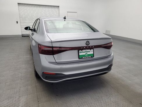 Used 2025 Volkswagen Jetta SE image 6