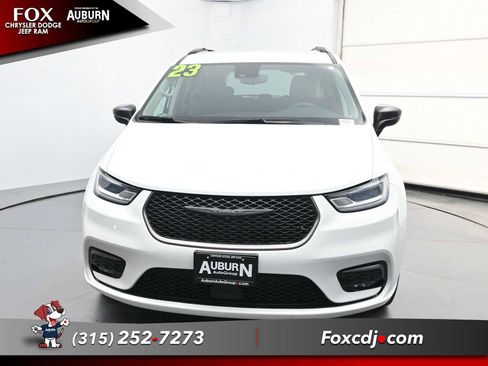 Used 2023 Chrysler Pacifica Touring-L w/ Road Tripper Package AWD/4WD image 3