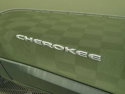 Used 2020 Jeep Cherokee Latitude Lux w/ Comfort/Convenience Group AWD/4WD image 29