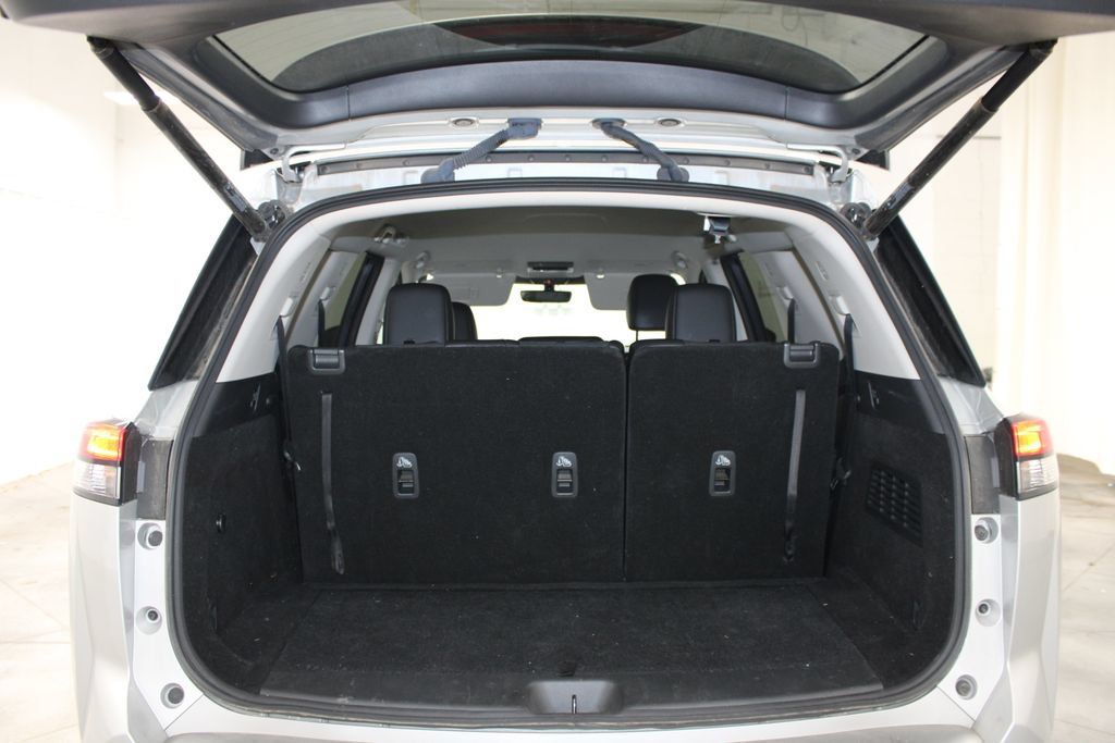 Used 2025 Nissan Pathfinder SL FWD image 18