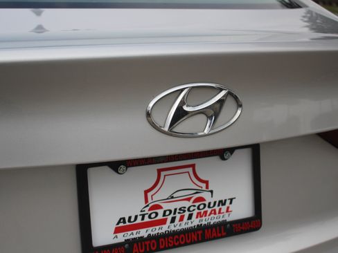 Used 2017 Hyundai Elantra Value Edition image 43