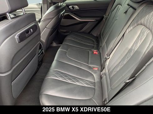 Used 2025 BMW X5 xDrive50e AWD/4WD image 15