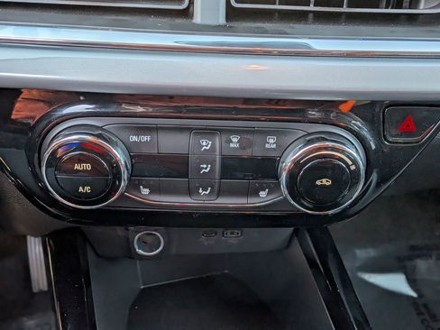 Used 2025 Chevrolet Trax LT w/ LT Convenience Package image 29