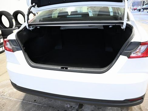 Used 2025 Toyota Camry LE image 28
