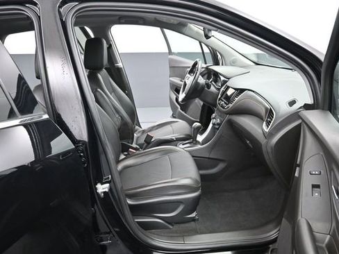 Used 2019 Chevrolet Trax LT w/ Driver Confidence Package AWD/4WD image 32