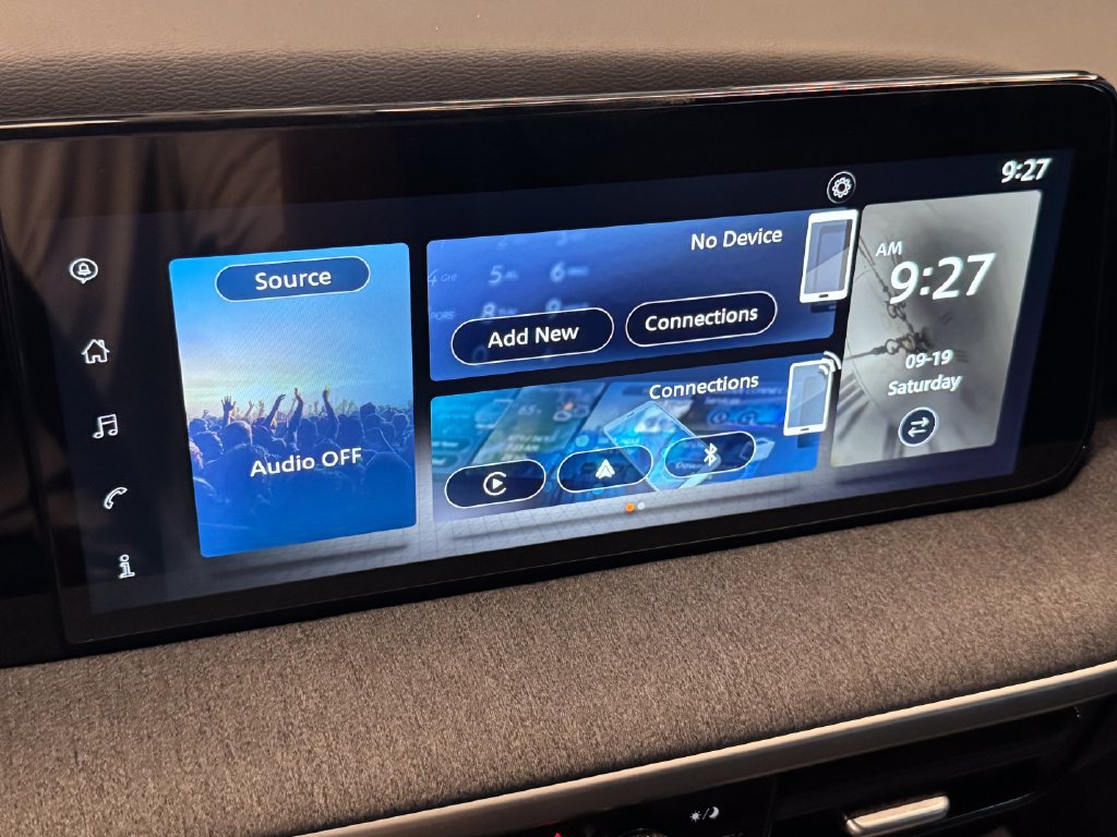 Used 2025 Nissan Kicks SV FWD image 13