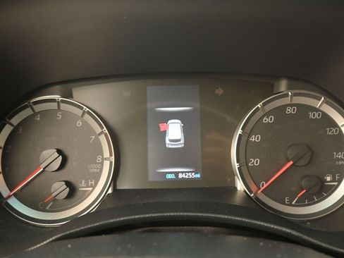 Used 2022 Toyota Highlander LE FWD image 11