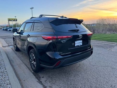 Used 2023 Toyota Highlander XLE AWD/4WD image 45