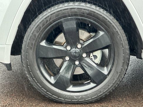 Used 2015 Jeep Grand Cherokee Altitude AWD/4WD image 24