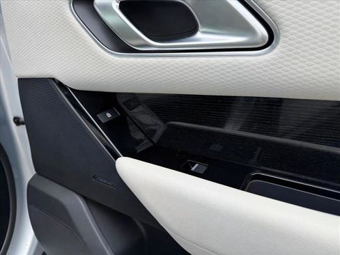 Used 2021 Land Rover Range Rover Velar R-Dynamic S image 29