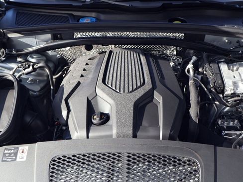 Certified 2025 Porsche Macan image 26