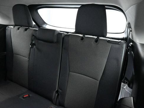 Used 2023 Toyota Highlander LE FWD image 17