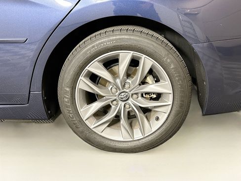 Used 2020 Toyota Avalon XLE w/ Carpet Mat Package image 11