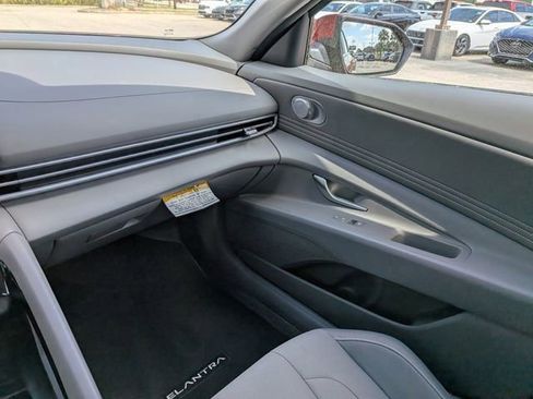 Certified 2025 Hyundai Elantra SEL FWD image 16