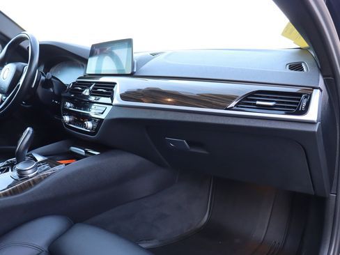Used 2020 BMW 530i xDrive image 21