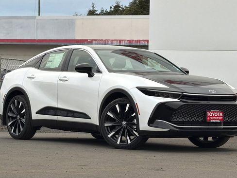 New 2026 Toyota Crown Platinum image 2