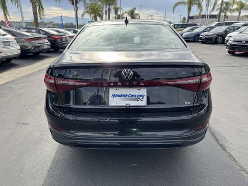 Used 2025 Volkswagen Jetta SE image 9