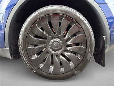 Used 2023 Tesla Model Y Long Range image 9