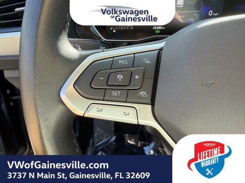 Used 2024 Volkswagen Jetta SE image 21