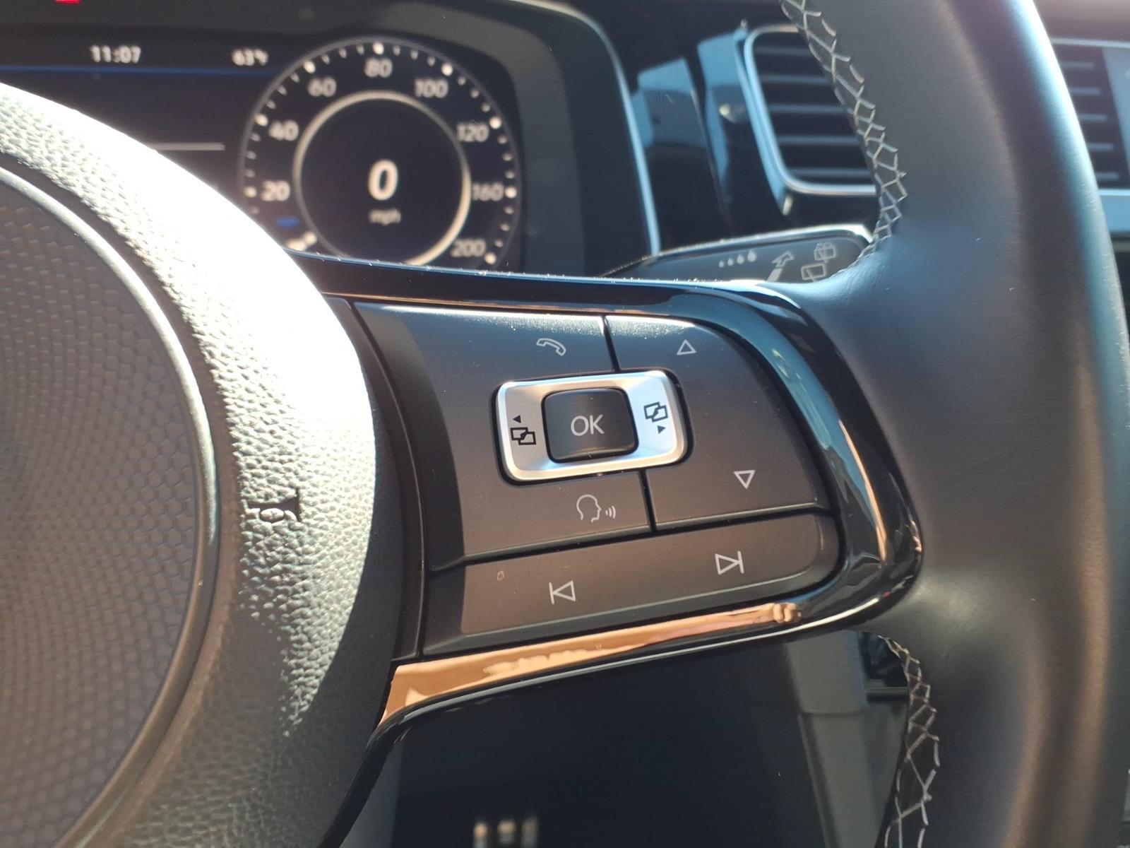 Used 2018 Volkswagen Golf R 4-Door AWD/4WD image 17