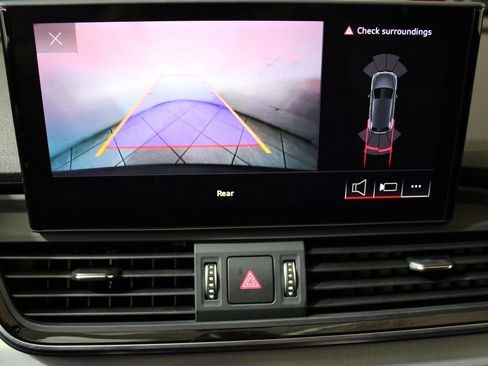 Certified 2025 Audi Q5 2.0T Premium w/ Convenience Plus Package image 4