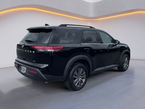 Used 2025 Nissan Pathfinder SV image 7