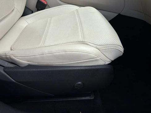 Used 2023 Mercedes-Benz GLC 300 image 12