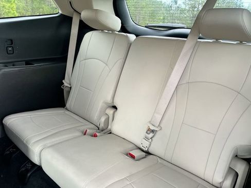 Used 2024 Buick Enclave Essence w/ Sport Touring Edition FWD image 26