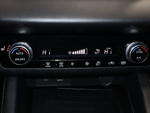 Used 2023 Mitsubishi Outlander SE image 32