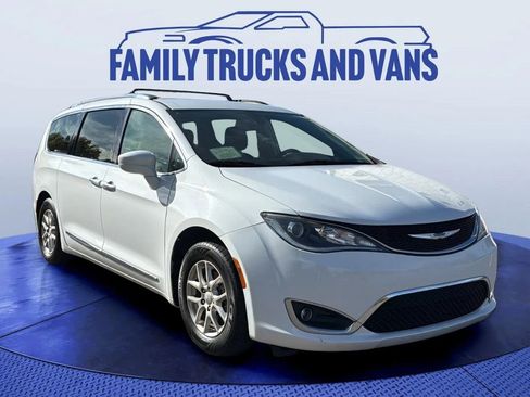 Used 2020 Chrysler Pacifica Touring-L image 7