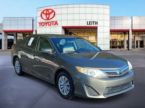 Used 2014 Toyota Camry L image 3