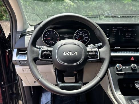 Certified 2024 Kia Carnival LX FWD image 30
