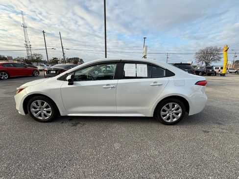 Used 2023 Toyota Corolla LE image 1