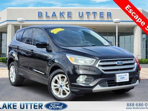 Used 2017 Ford Escape SE image 1