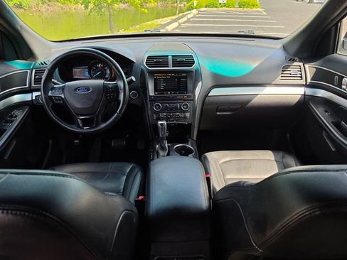 Used 2016 Ford Explorer XLT w/ Equipment Group 202A FWD image 2
