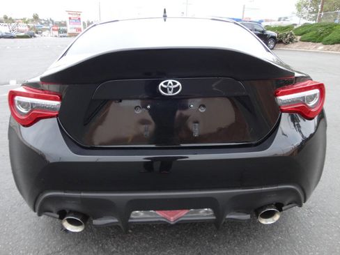 Used 2018 Toyota 86 image 8