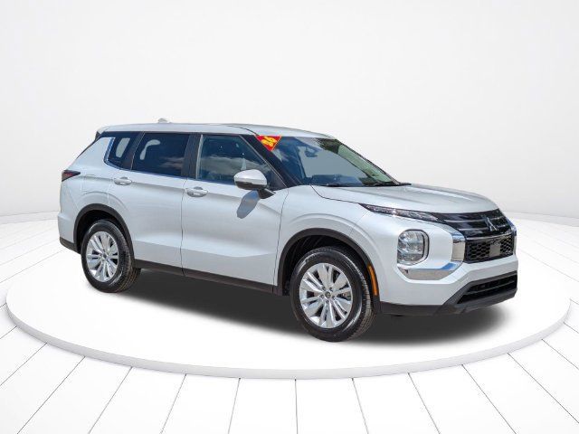 New 2026 Mitsubishi Outlander ES FWD image 2
