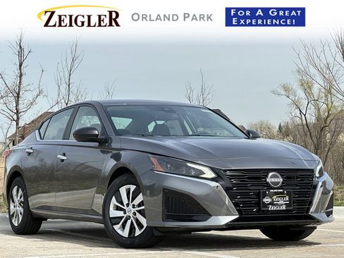 Certified 2025 Nissan Altima 2.5 S image 1