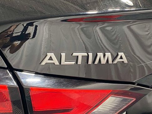 Used 2024 Nissan Altima 2.5 SR FWD image 9