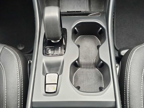 Certified 2025 Volvo XC40 B5 Core image 27