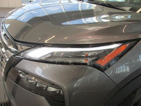 Used 2024 Nissan Rogue SV image 12