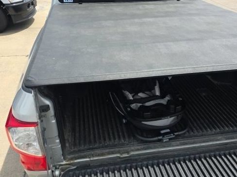 Used 2018 Nissan Titan SV AWD/4WD image 25