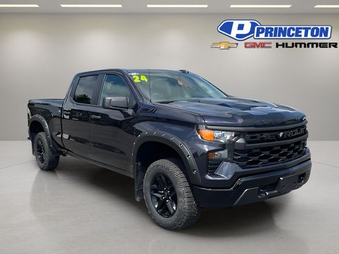 Used 2024 Chevrolet Silverado 1500 Custom Trail Boss w/ Dark Appearance Package AWD/4WD image 1