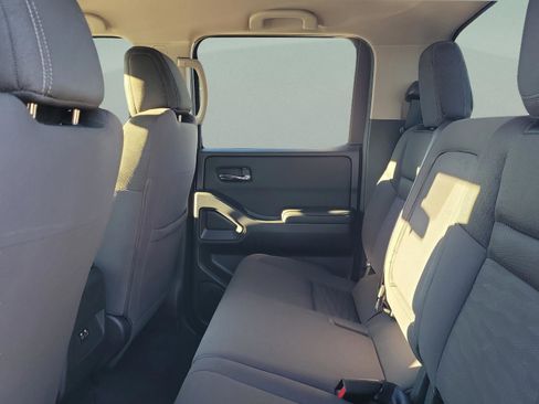 Used 2024 Nissan Frontier SV image 11