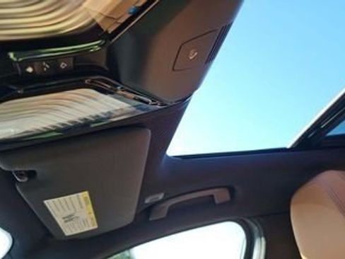 Used 2025 BMW 330i xDrive Sedan image 4